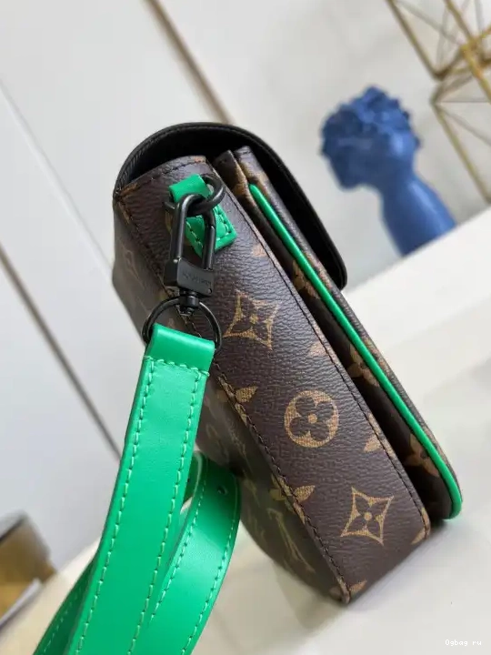 LOUIS S-LOCK WALLET VUITTON VERTICAL WEARABLE 0704